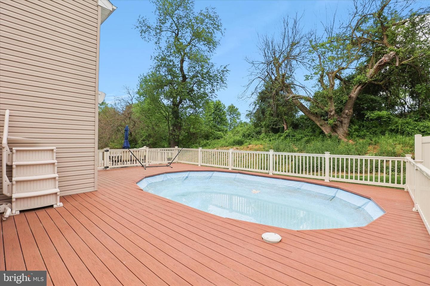135 Surrey Lane photo 43