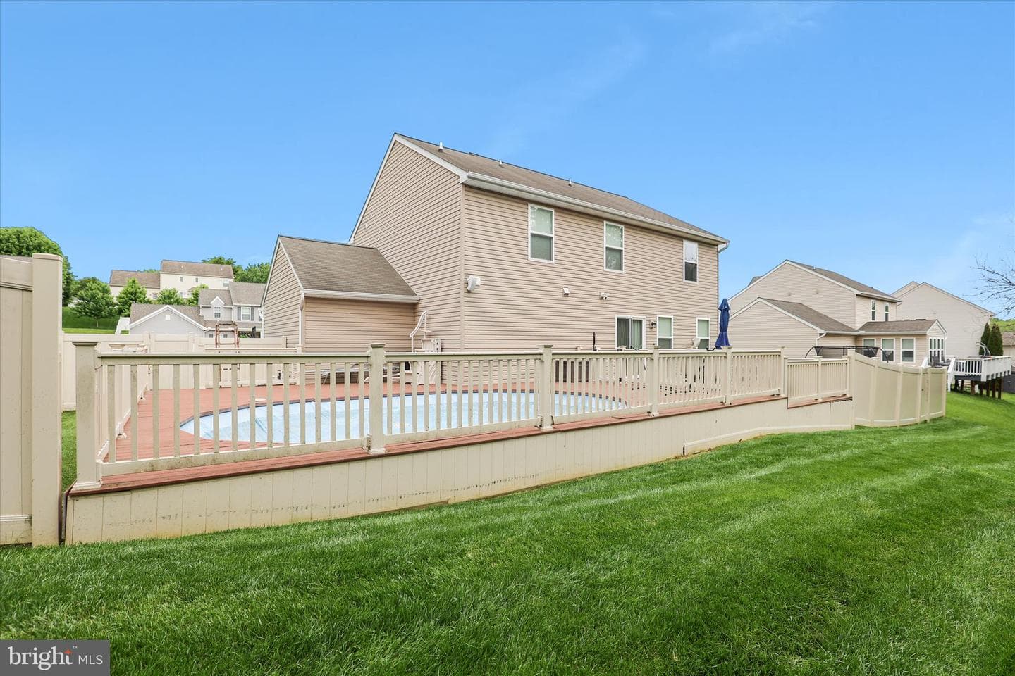 135 Surrey Lane photo 49