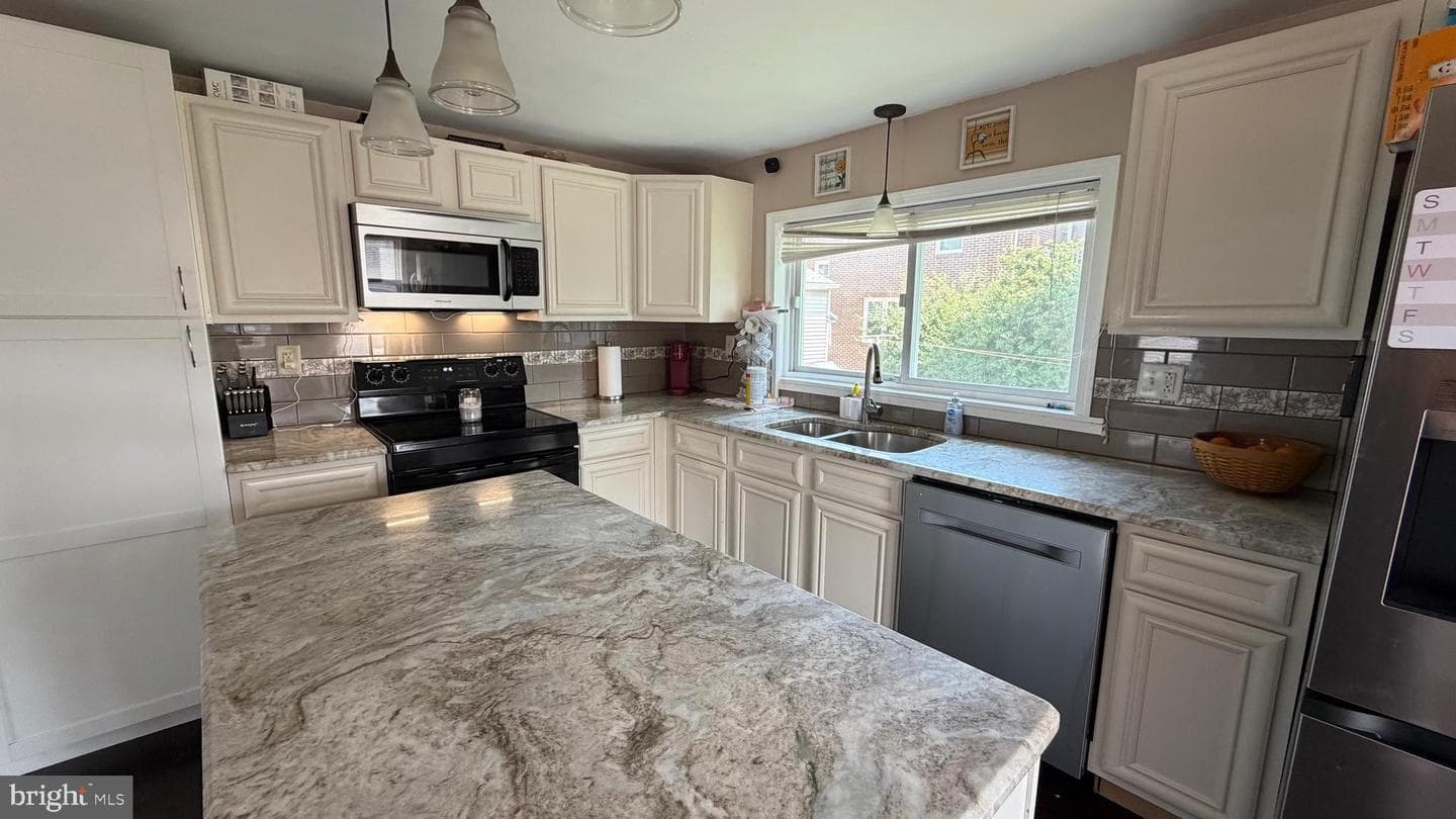 903 York Street photo 12