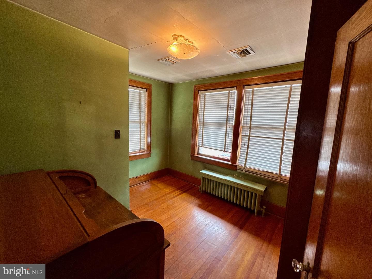 990 E Philadelphia Street photo 27