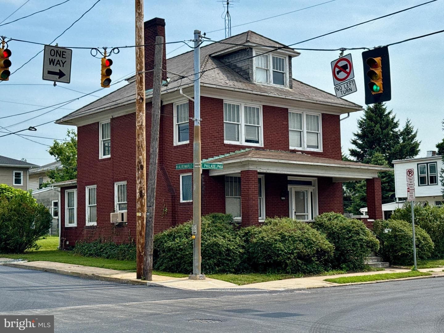 990 E Philadelphia Street photo 4