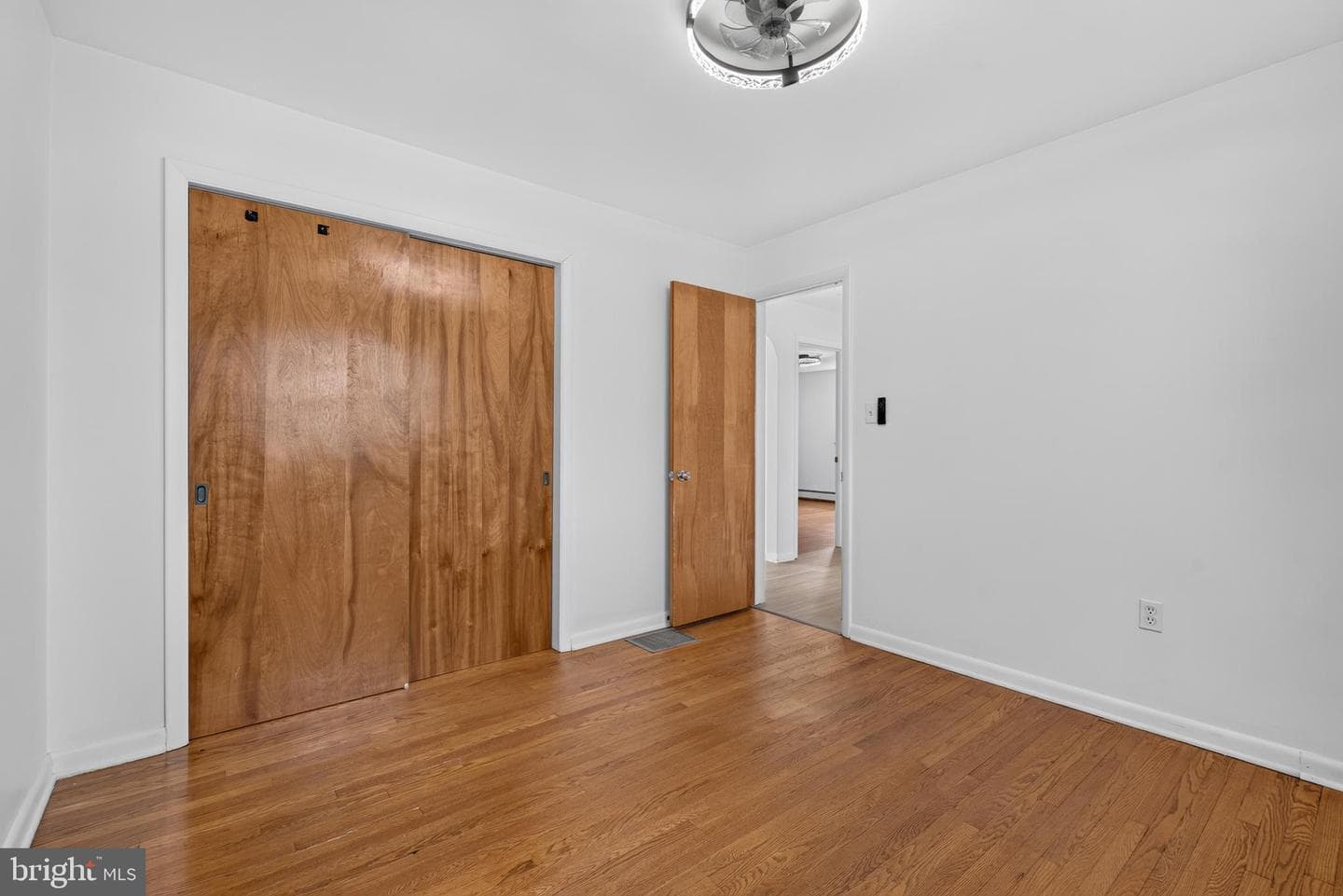 385 Manor Road photo 14