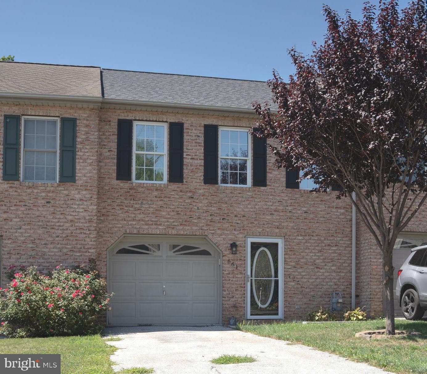 661 Hartman Avenue photo 1