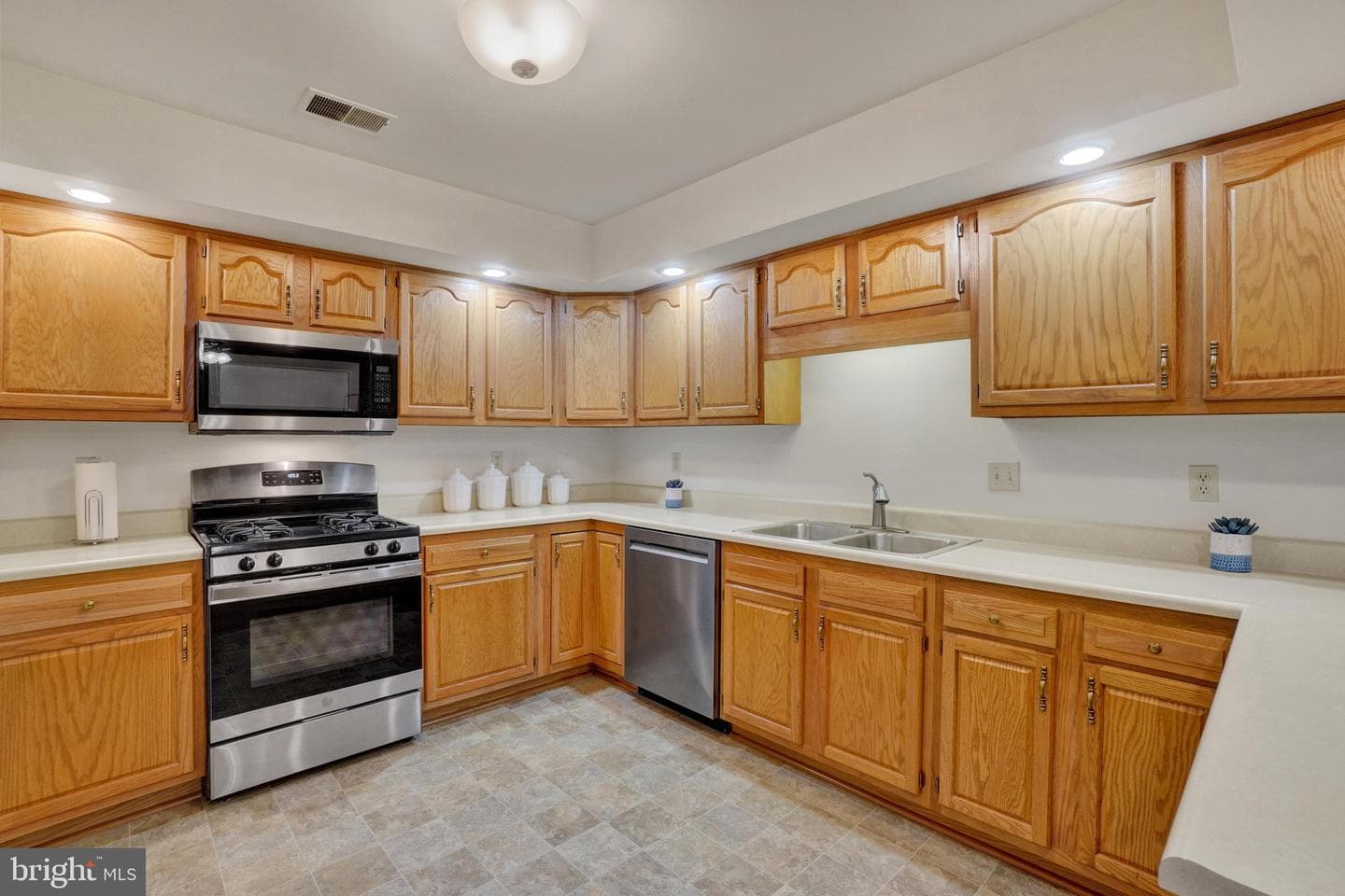 2053 Village Circle E photo 11