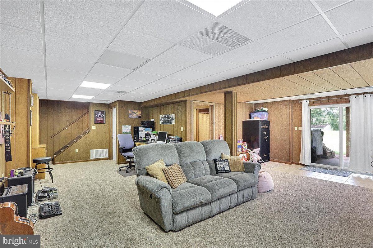 643 Elliott Drive photo 32