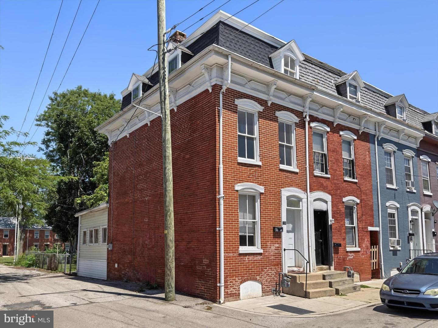 131 E Maple Street photo 2