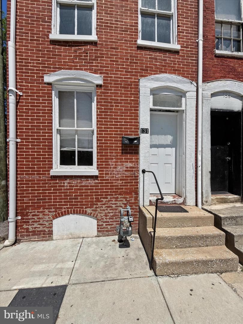 131 E Maple Street photo 3