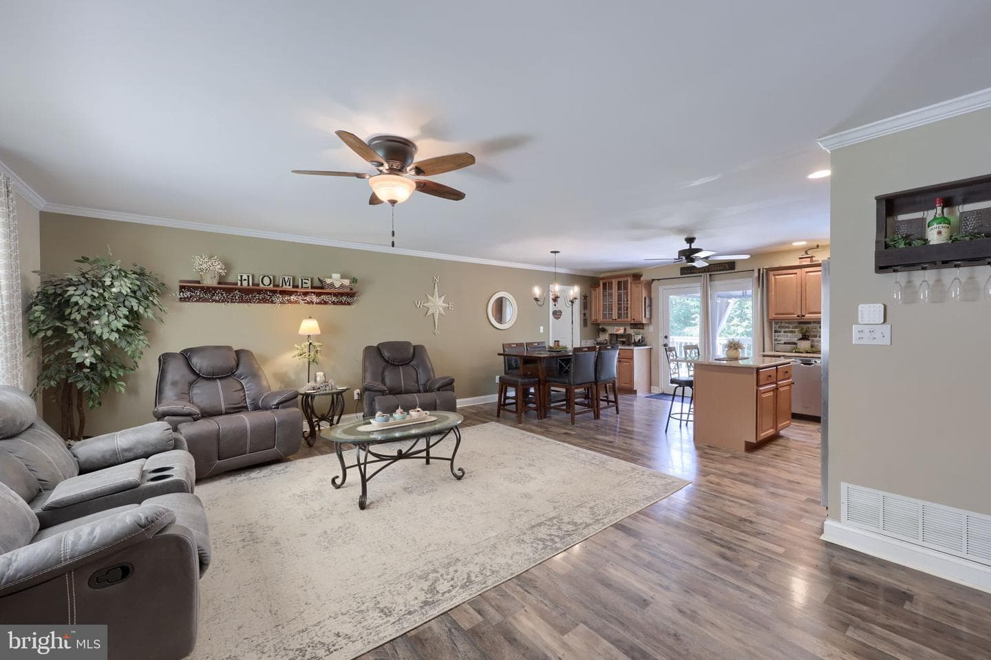 888 Country Lane photo 7