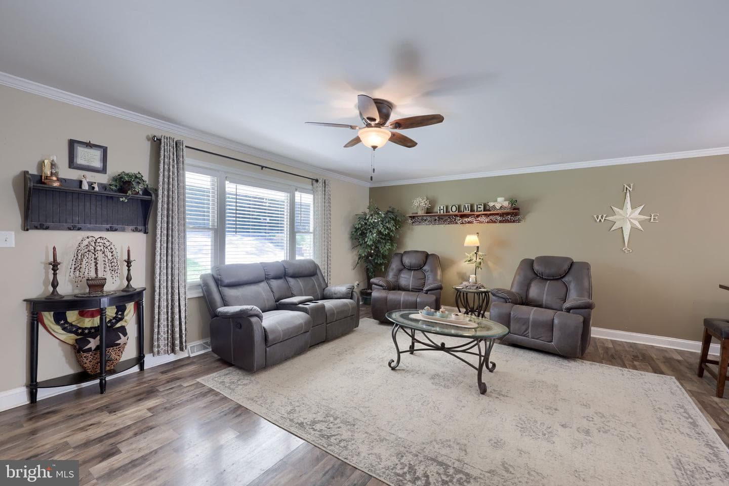 888 Country Lane photo 8