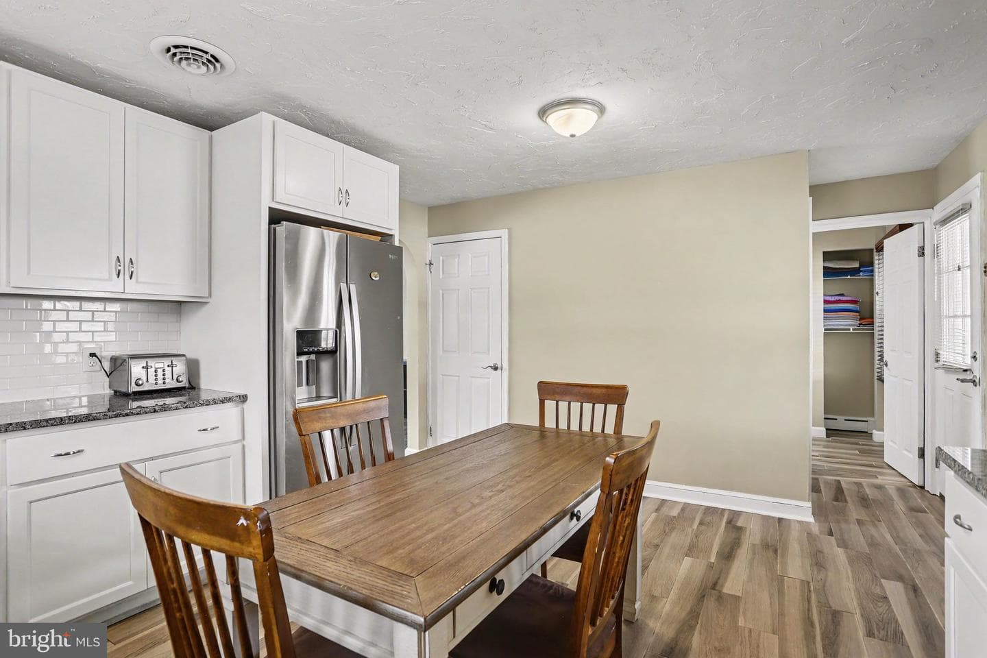 33 N Queen Street photo 11