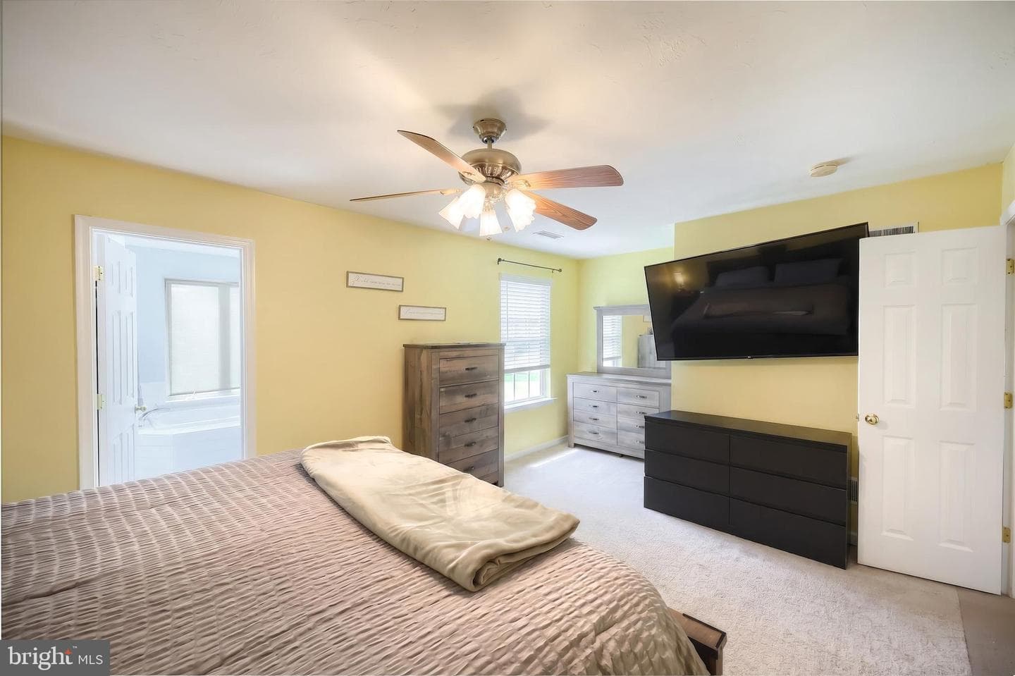 95 Colonial Drive photo 9