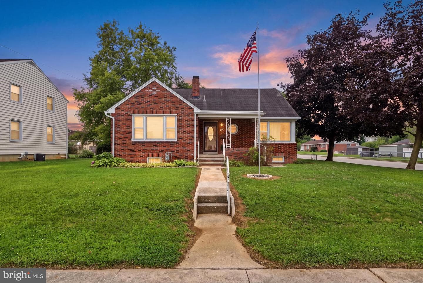 120 Maple Avenue photo 1