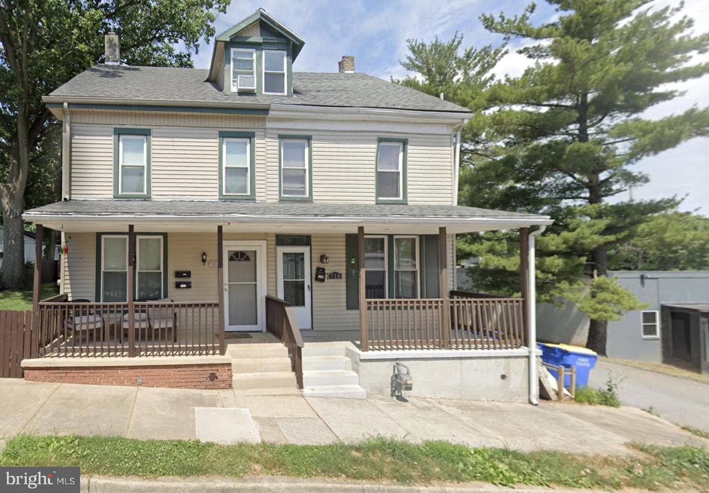 718 N Franklin Street photo 1