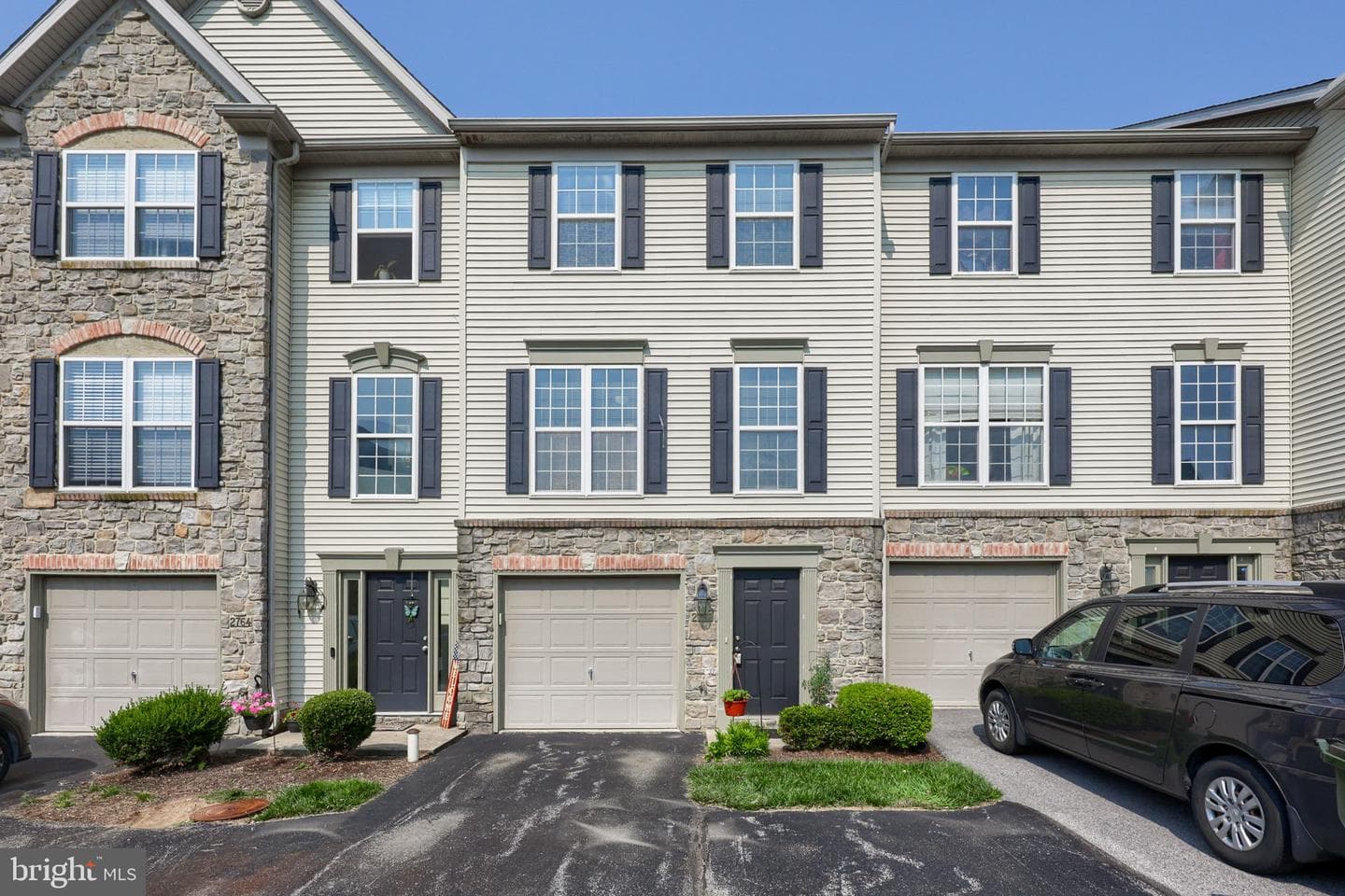 2762 Hunters Crest Drive, York