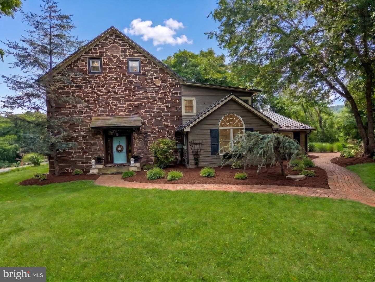 741 Wyndamere Road photo 1