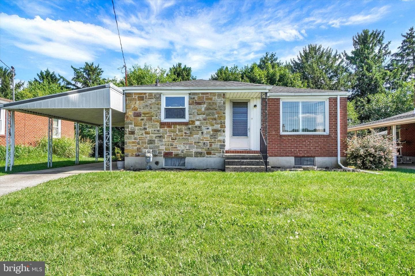 130 Knoll Lane photo 1