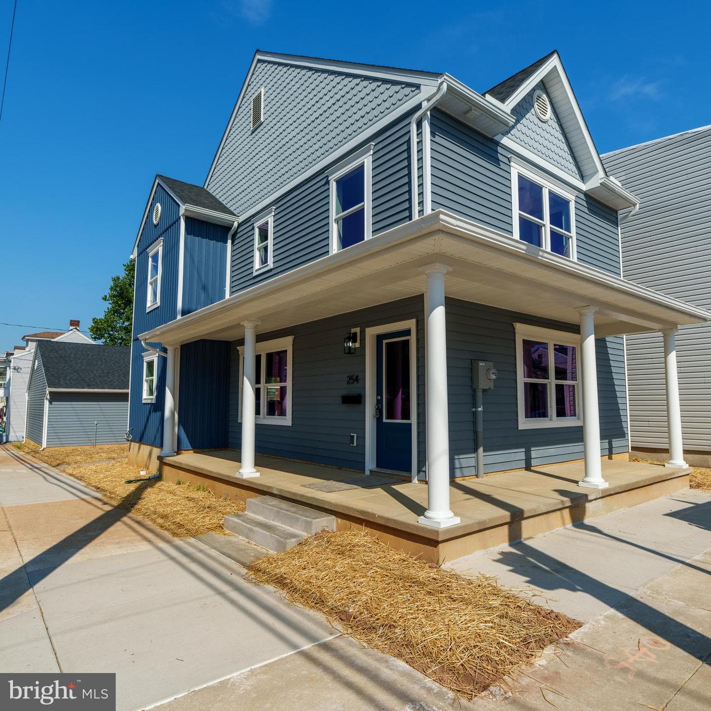 254 S Queen Street photo 1