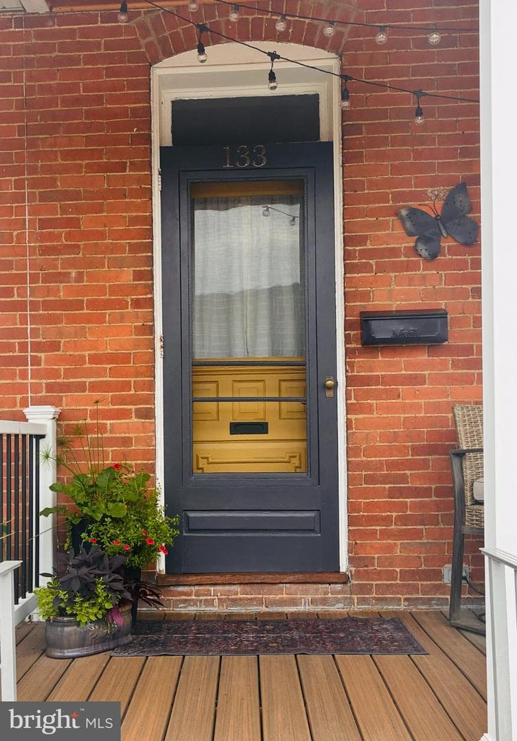 133 S Walnut Street photo 1