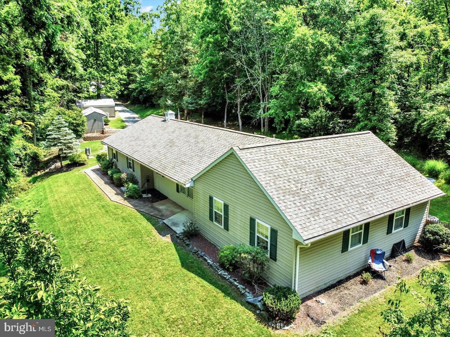 30 Lakeview Court photo 1