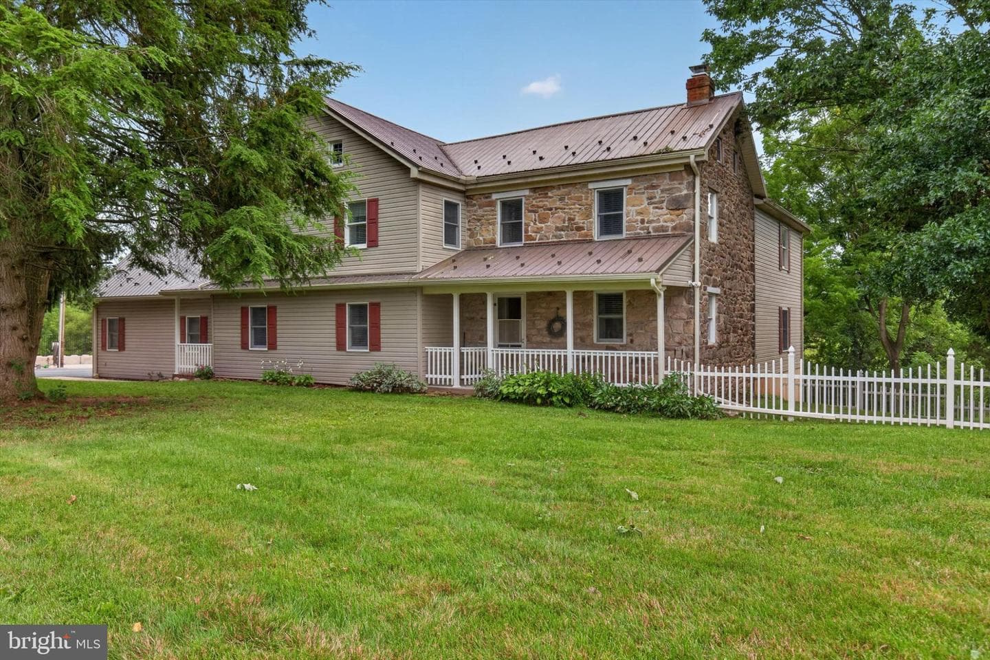 1140 Angus Lane photo 1