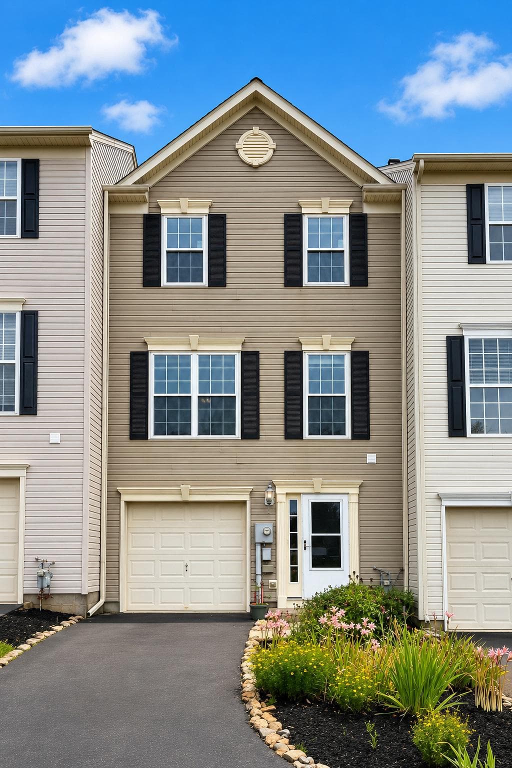 266 Country Ridge Drive photo 1