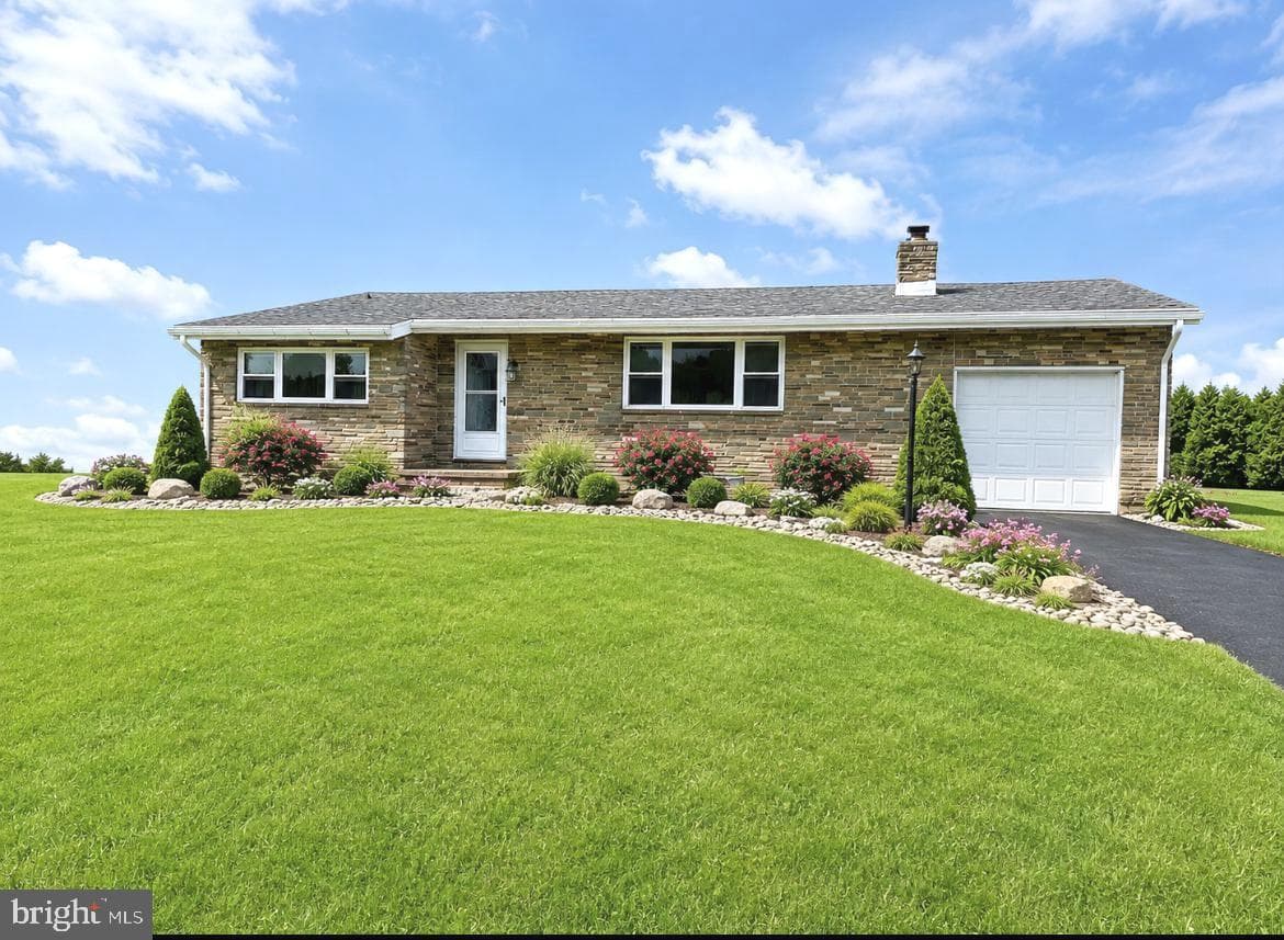 7049 Lincoln Highway photo 1