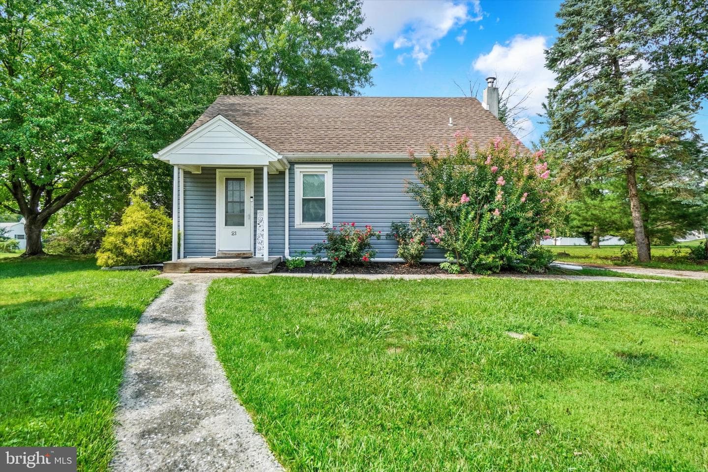 21 Oak Street photo 1