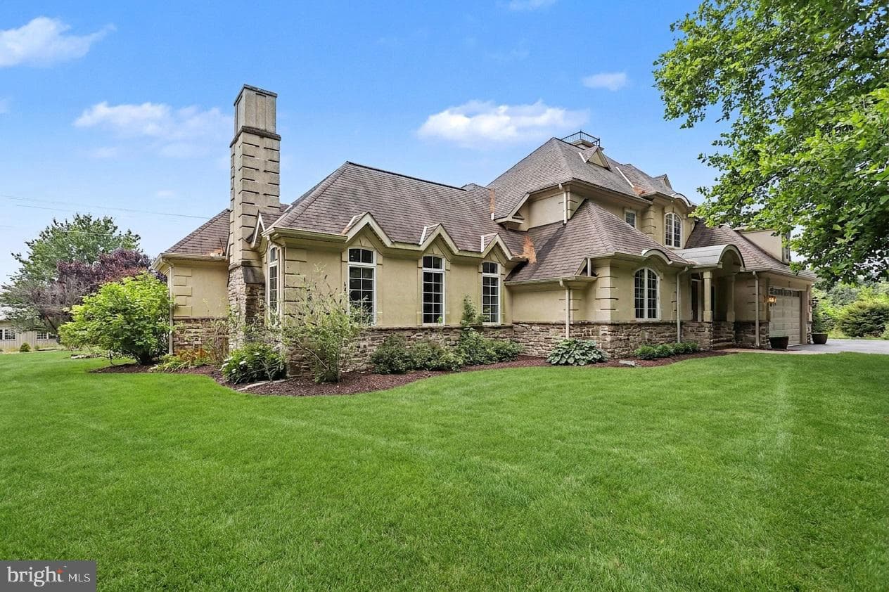 4097 Wren Road photo 1