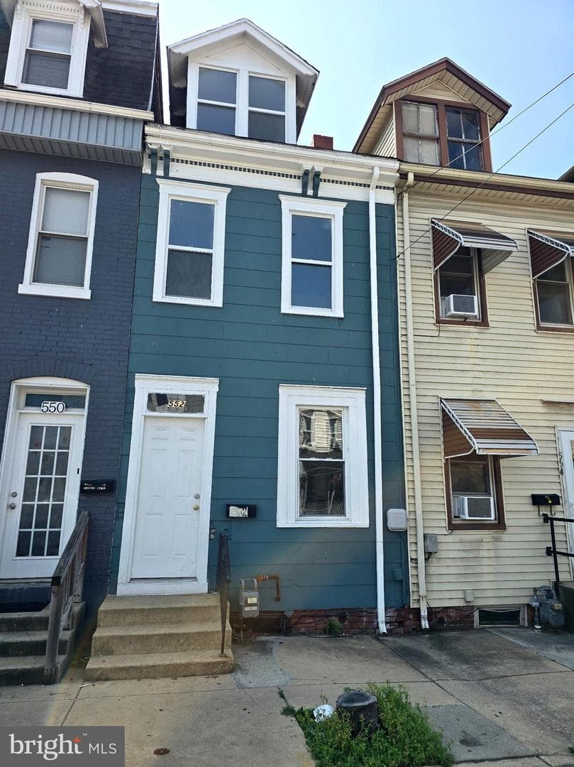 552 W Princess Street photo 1