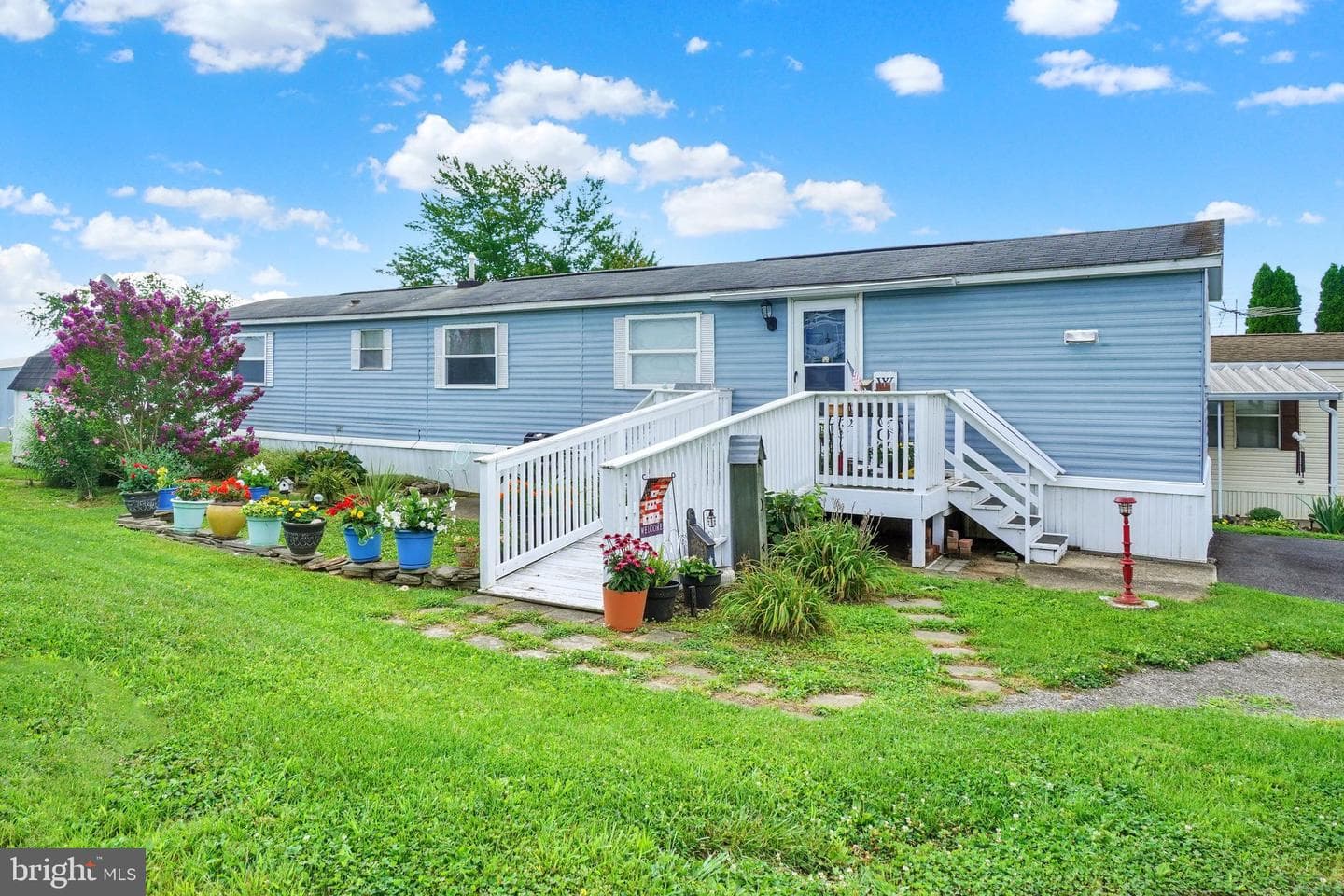 305 Sussex Lane photo 1