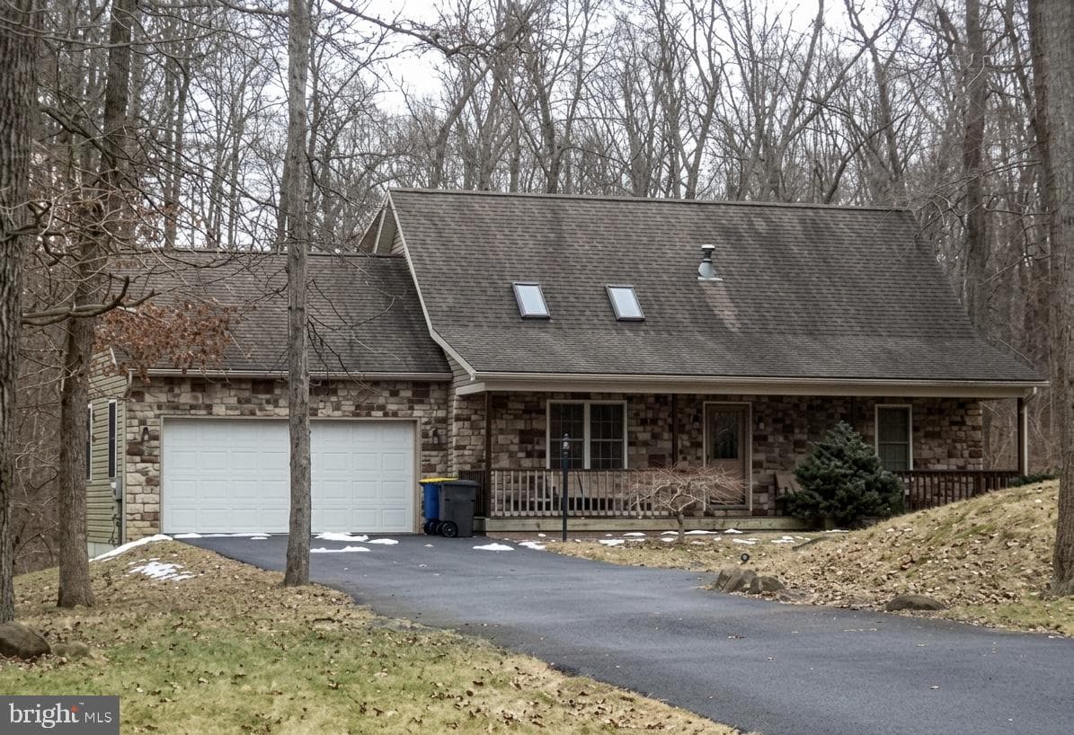 682 Woodburne Road photo 1