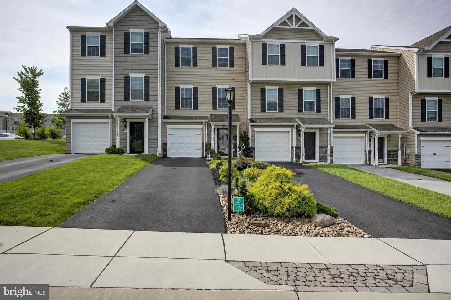 82 Ayrshire Drive photo 1