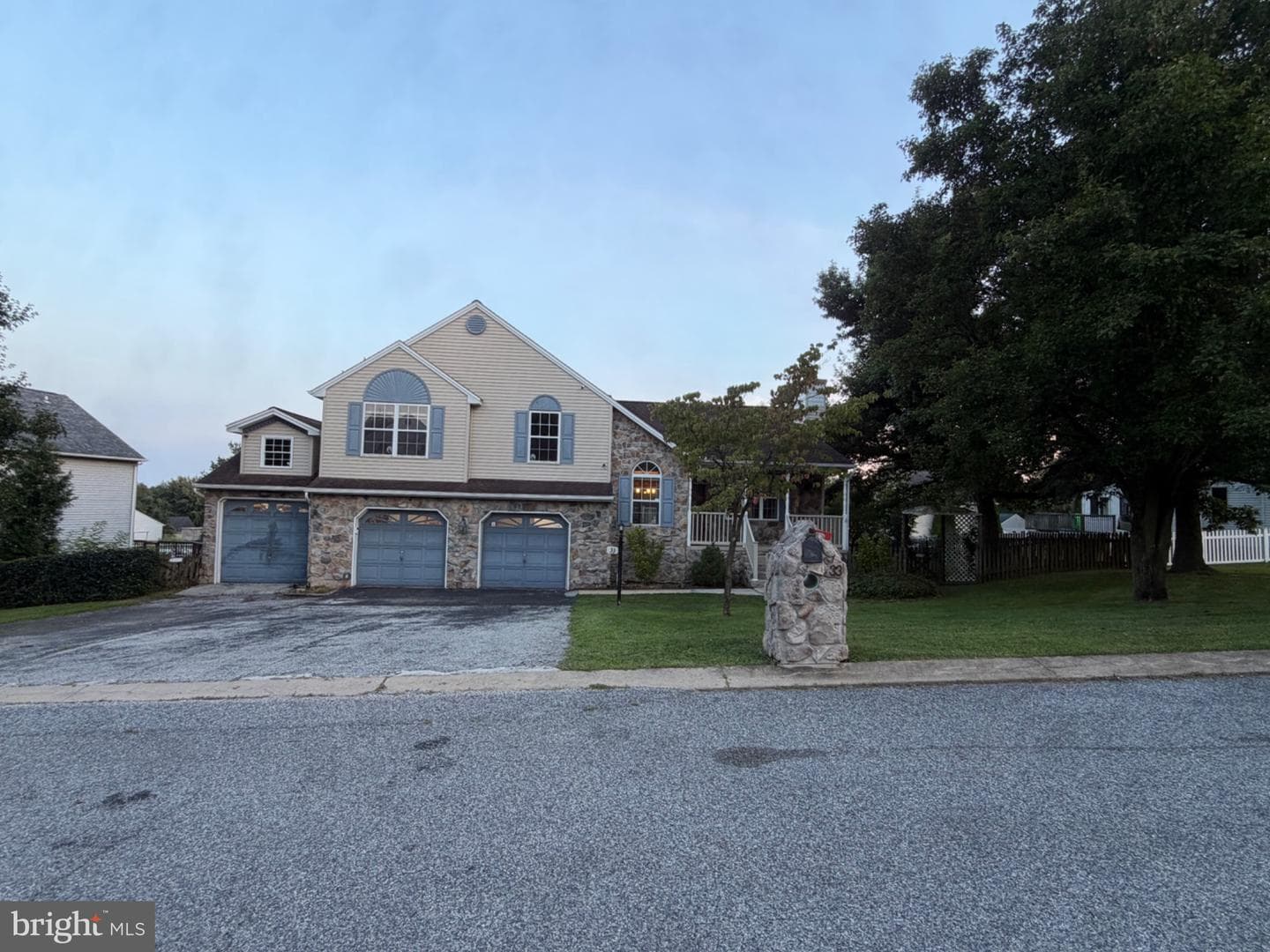 33 Brook Hollow Avenue photo 1