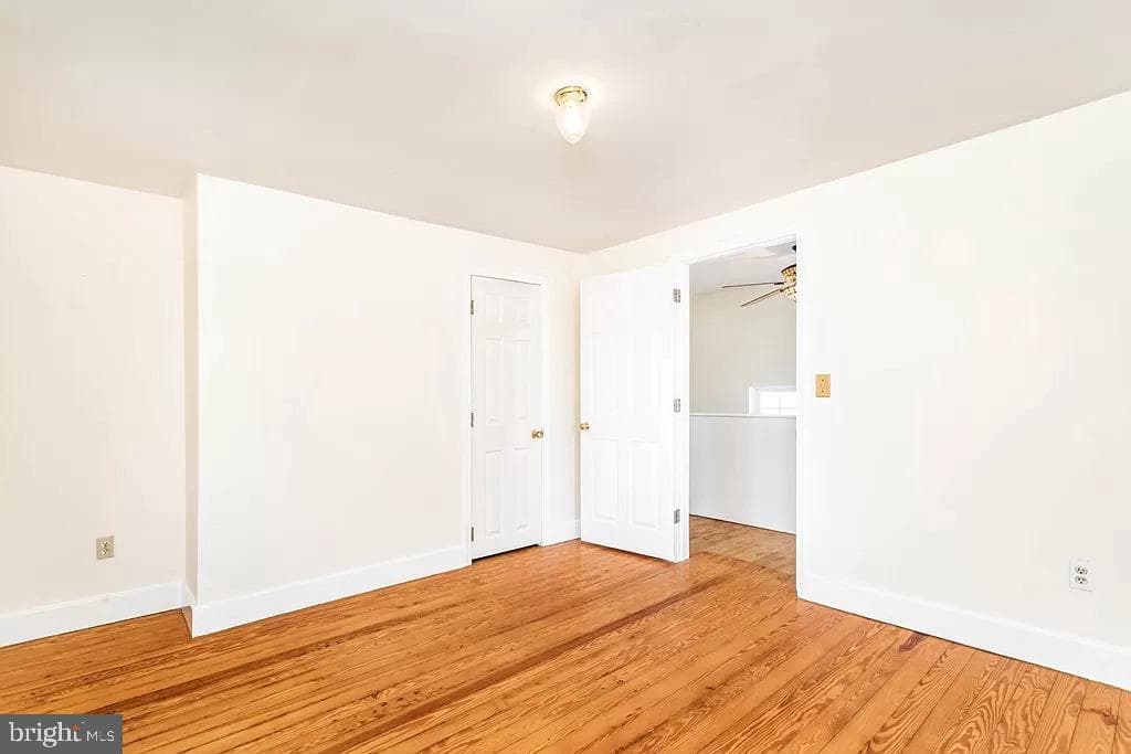 24171 Adelaide St photo 18