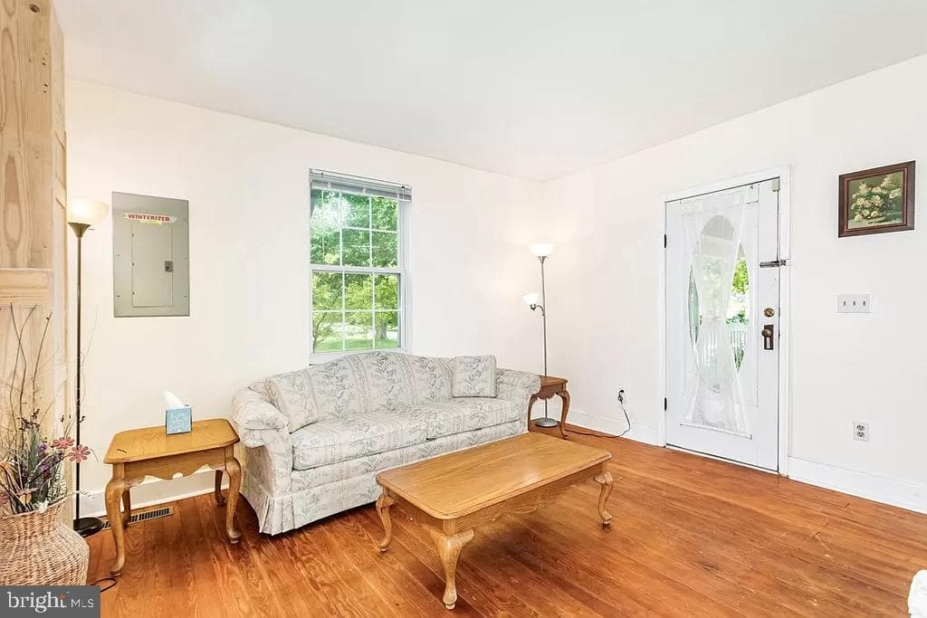 24171 Adelaide St photo 27