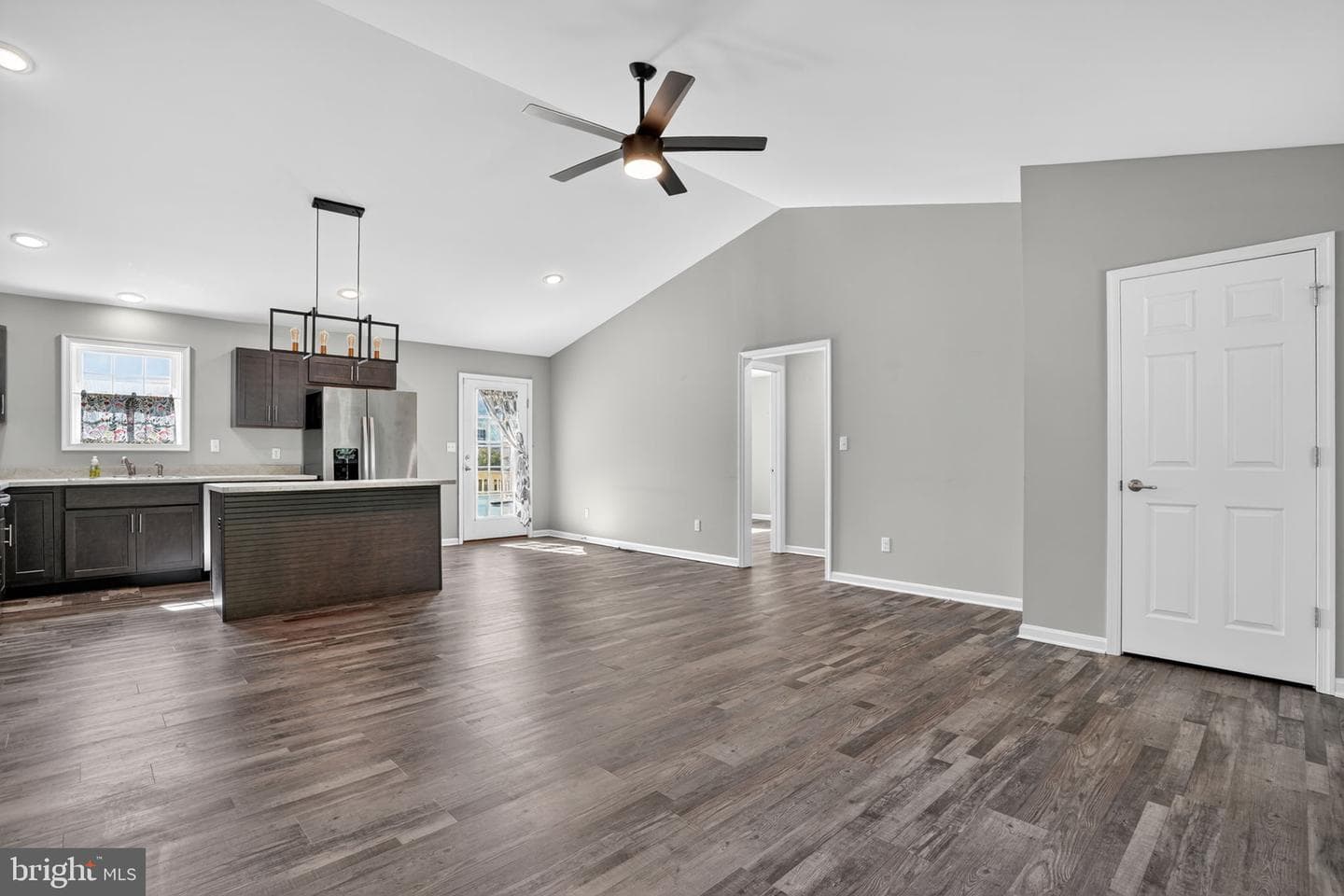 37406 Davey Jones Boulevard photo 3