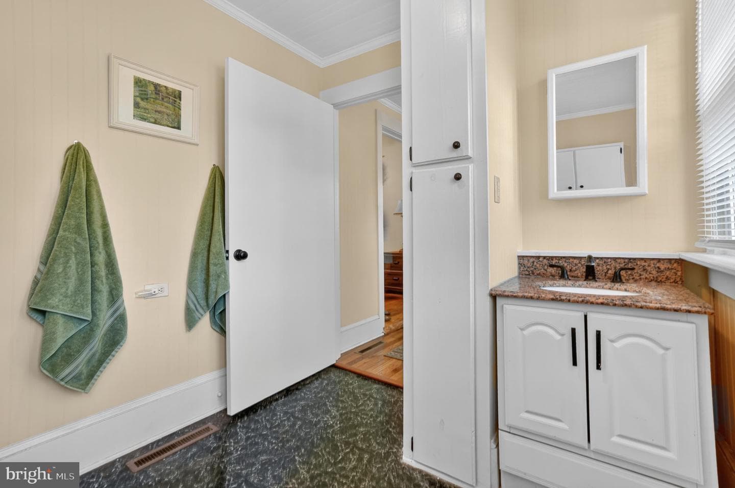 24222 Catherine Street photo 21