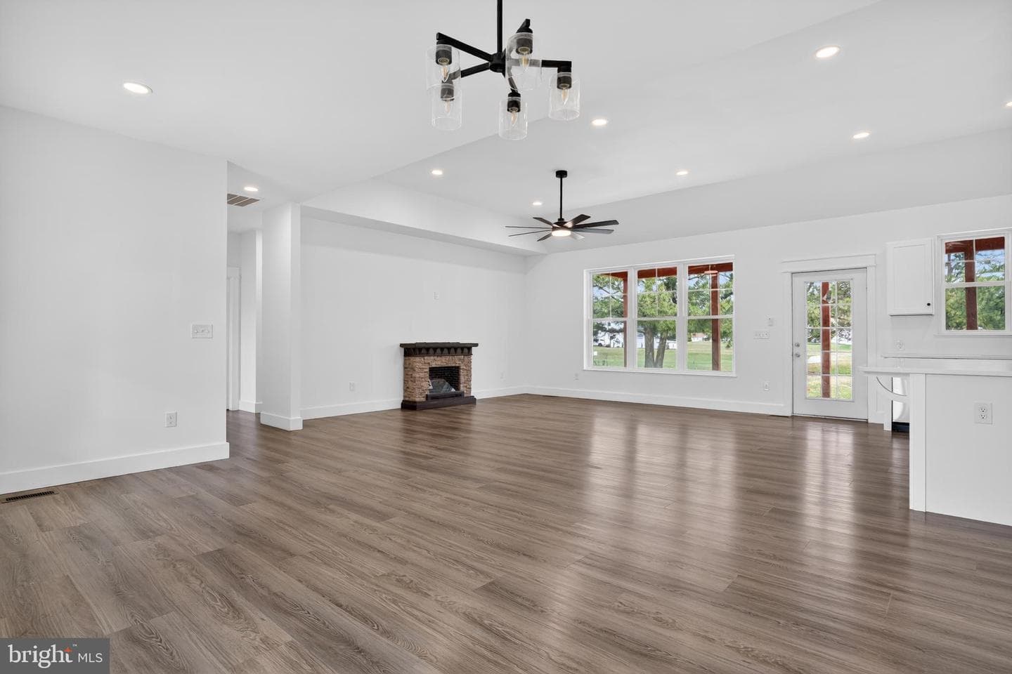 3077 Navigator Drive photo 4