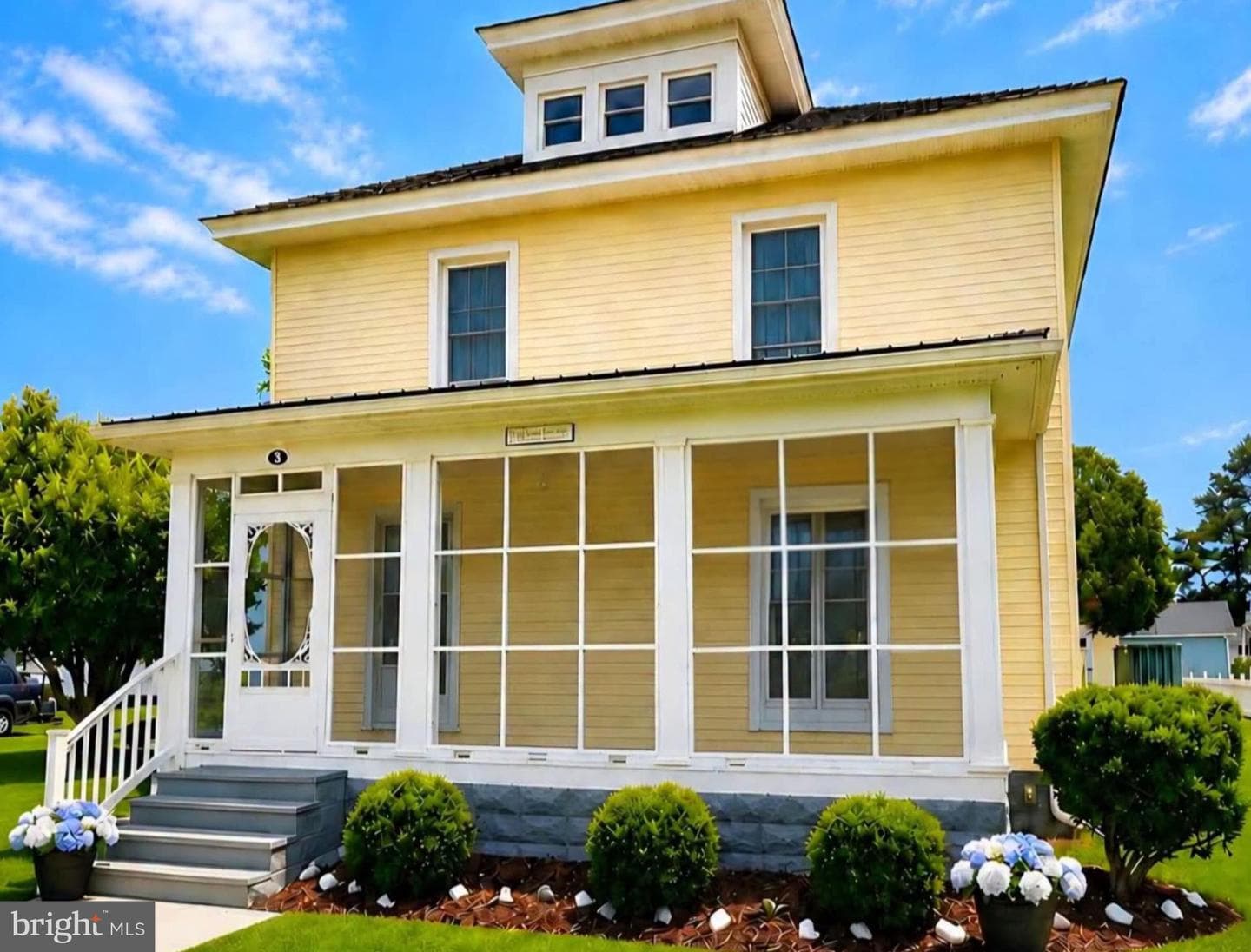 8 South Street photo 1