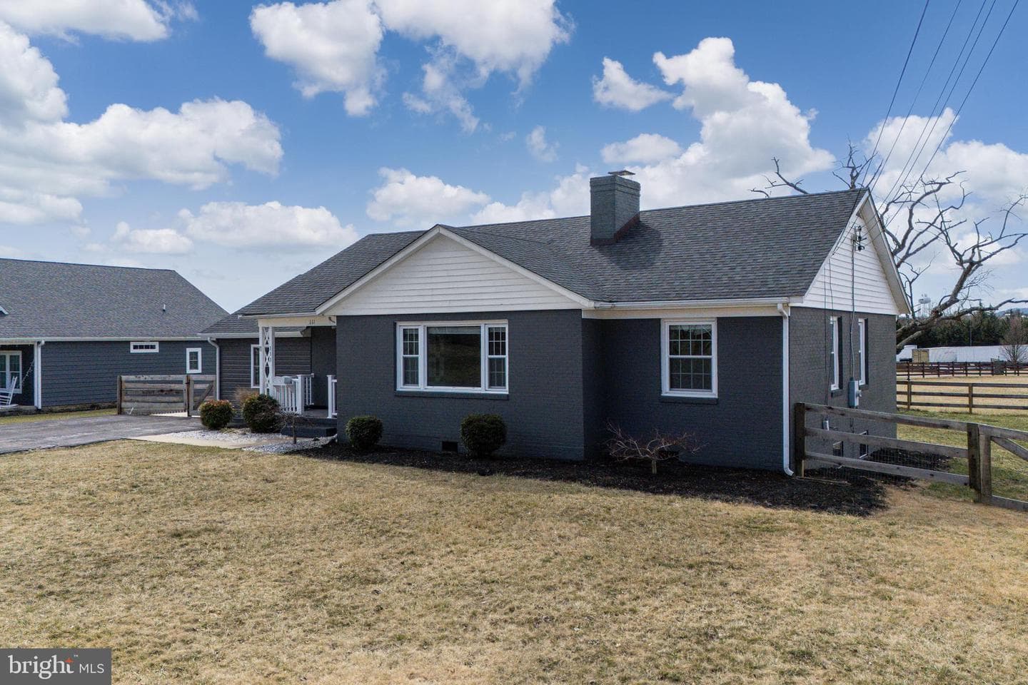 111 Skyview Circle photo 3