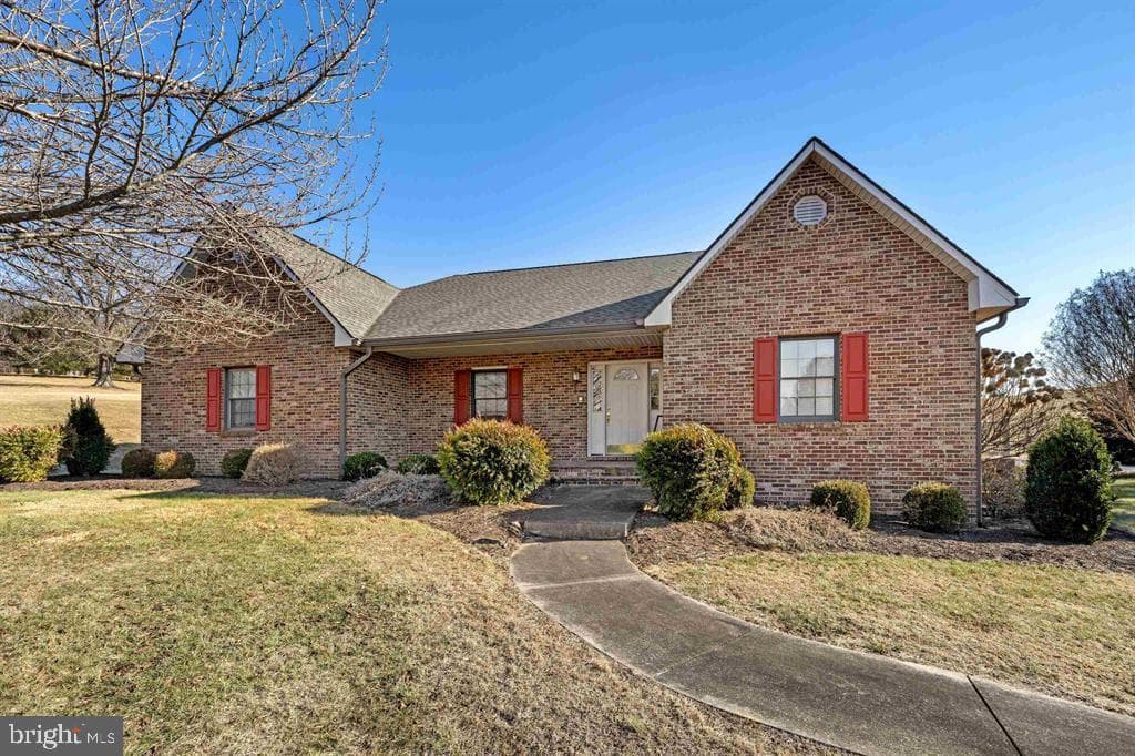 147 Bon Lea Drive photo 2