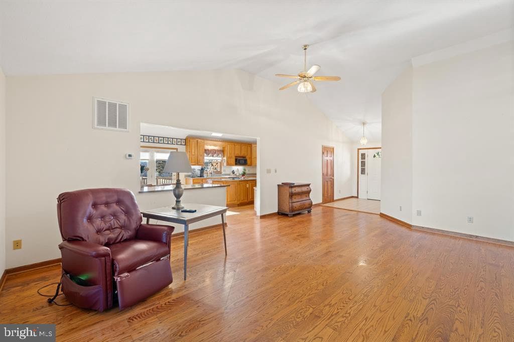 147 Bon Lea Drive photo 32