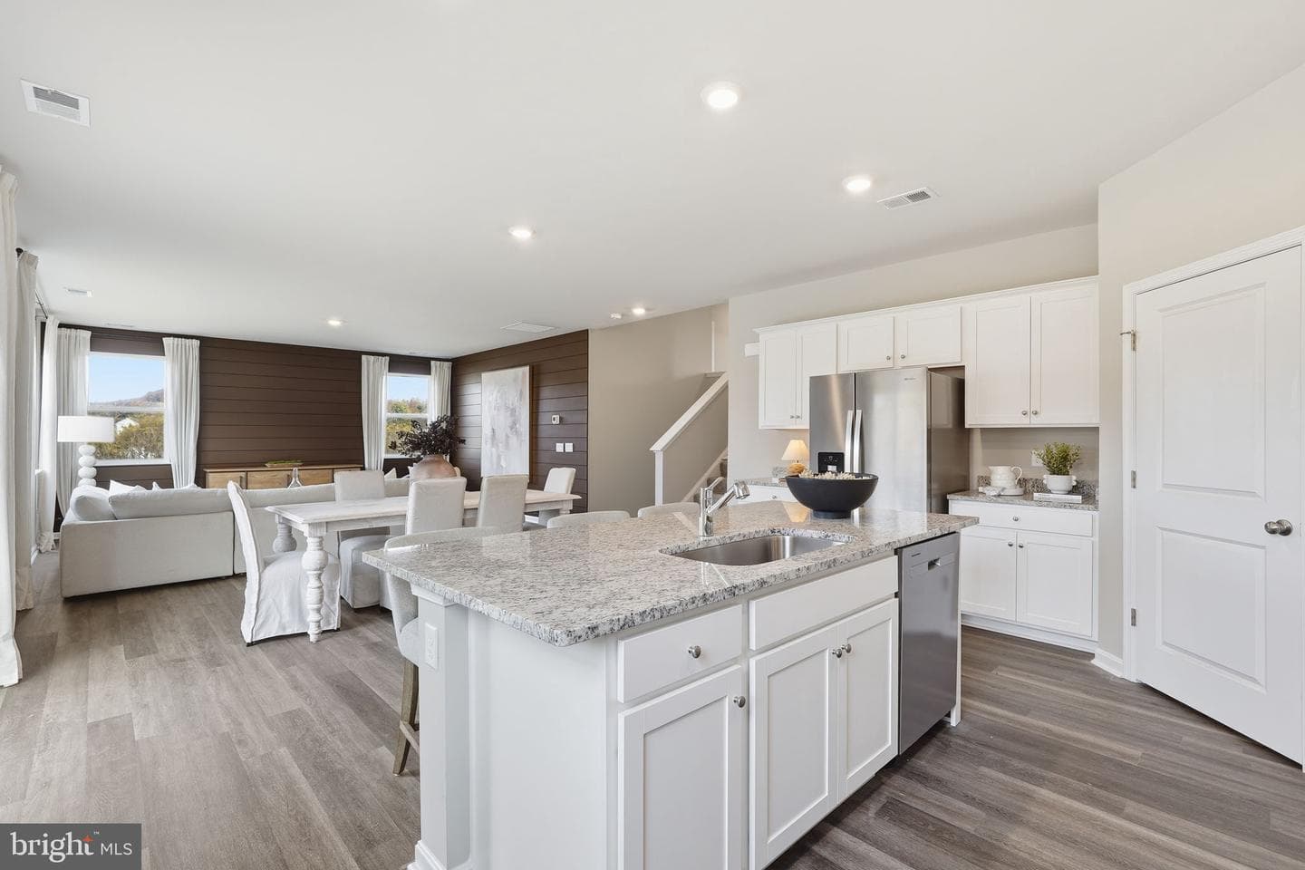 7 Lexington Lane photo 6