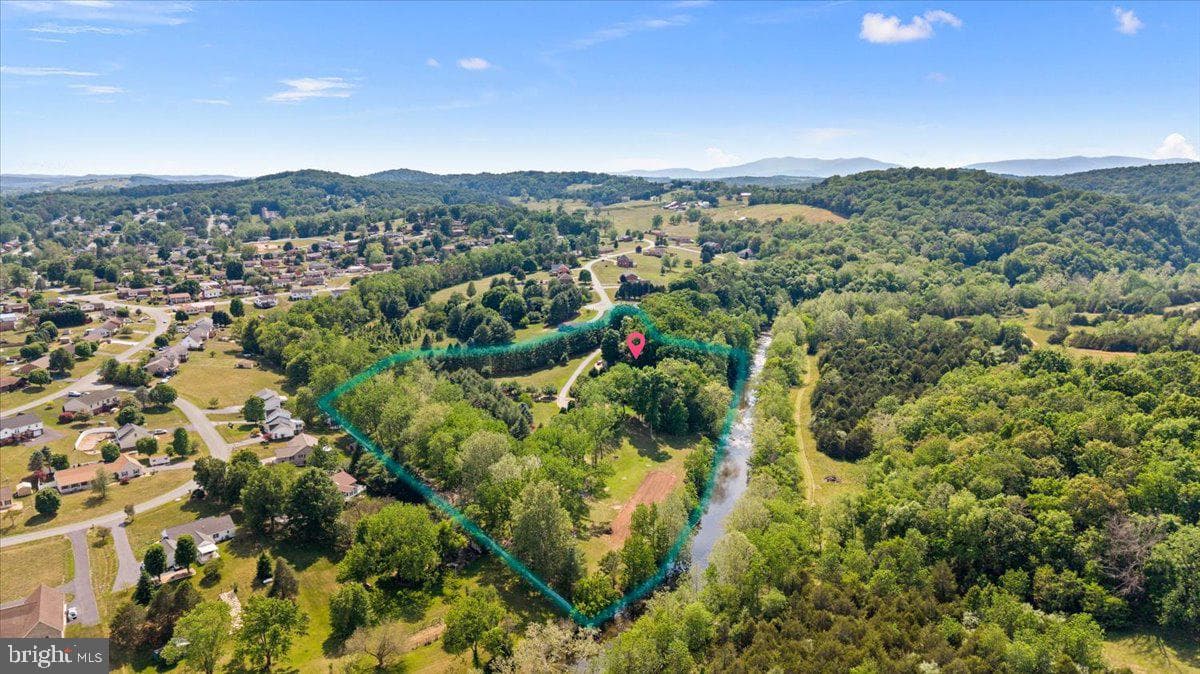 356 River View Drive, Verona