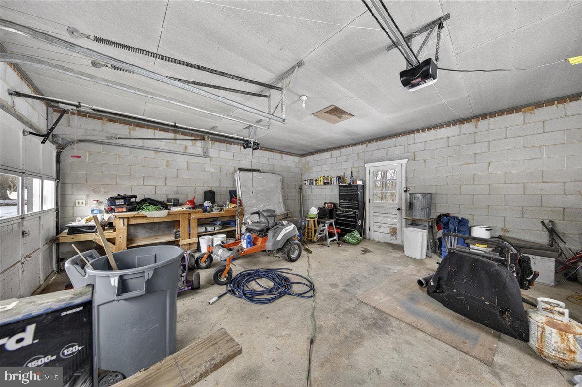 8901 Deekens Street photo 40