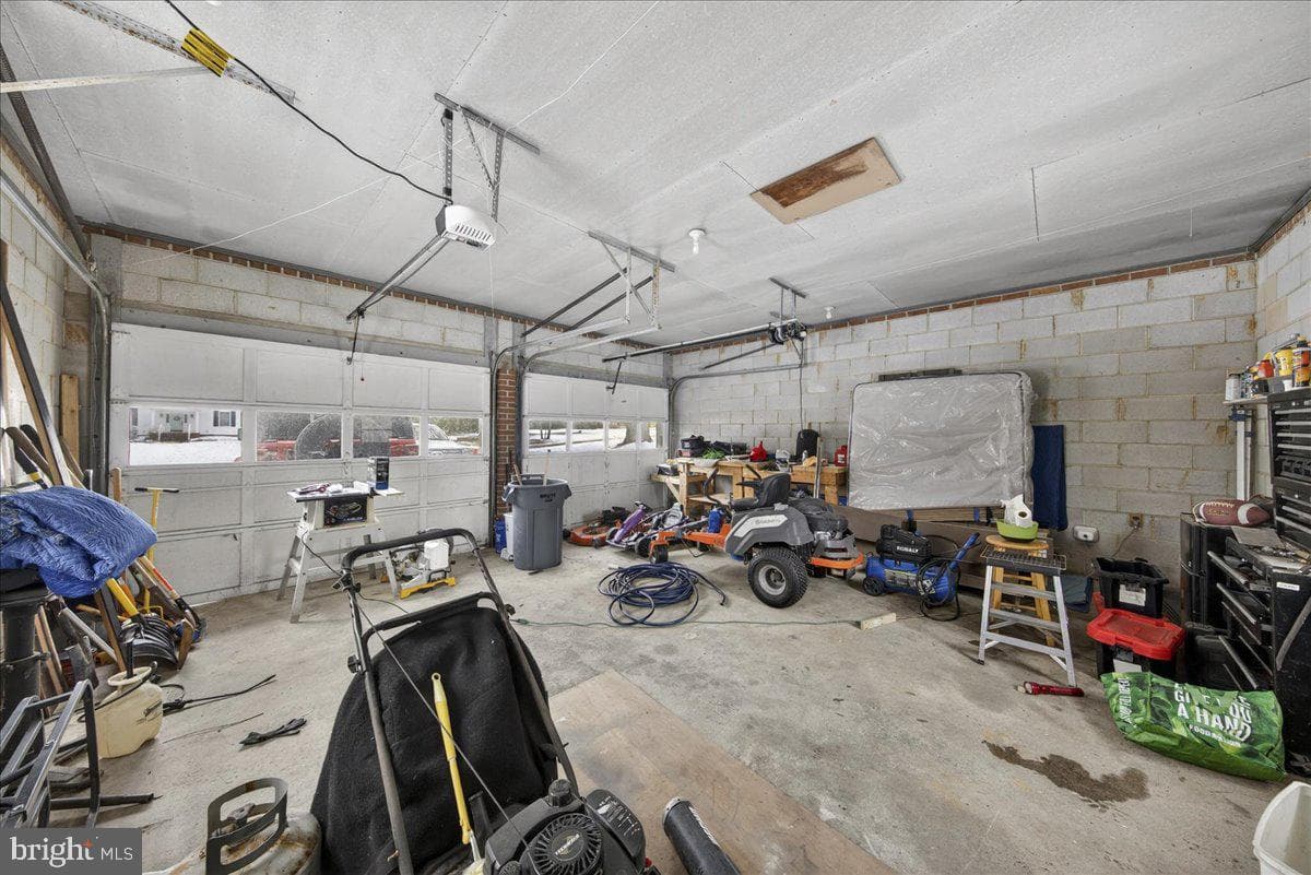 8901 Deekens Street photo 42