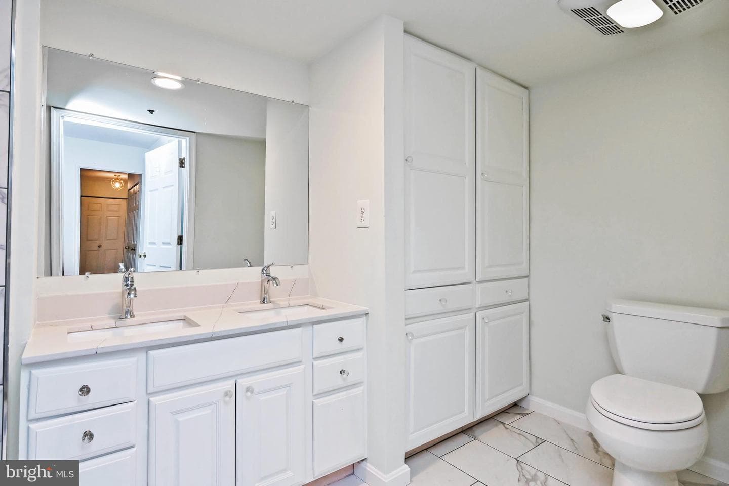 1600 N Oak Street #919 photo 13