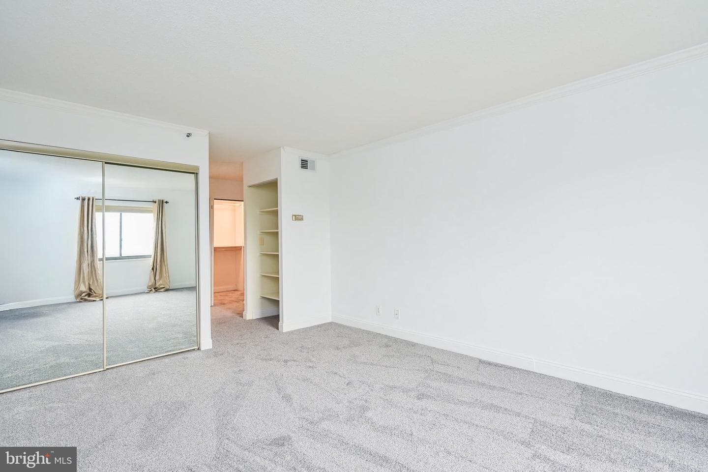 1600 N Oak Street #919 photo 27