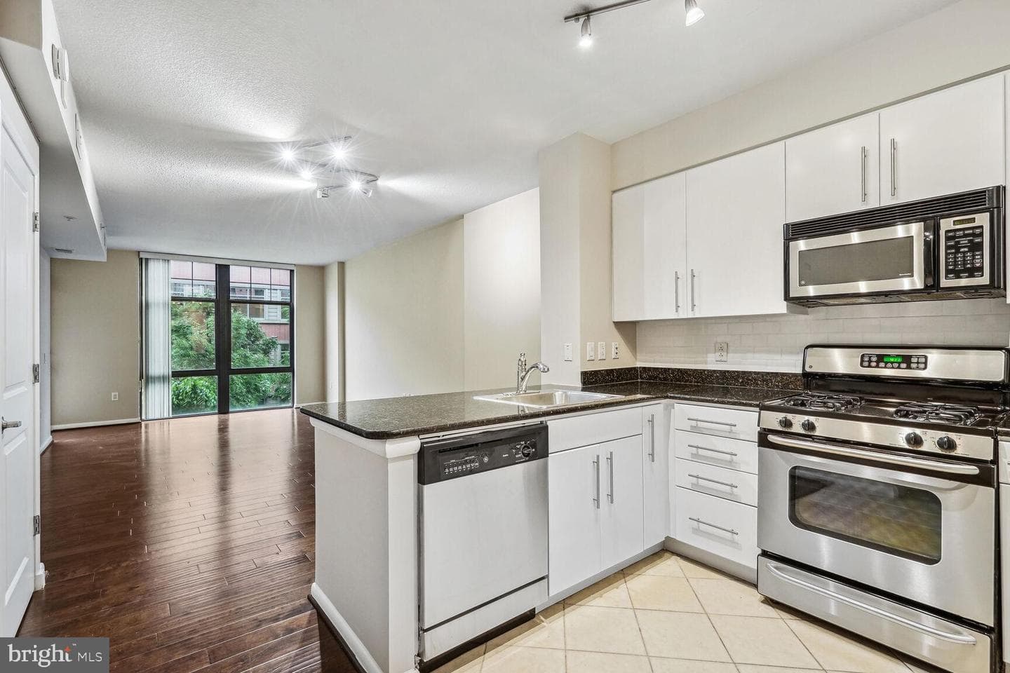 1021 N Garfield Street #320 photo 6