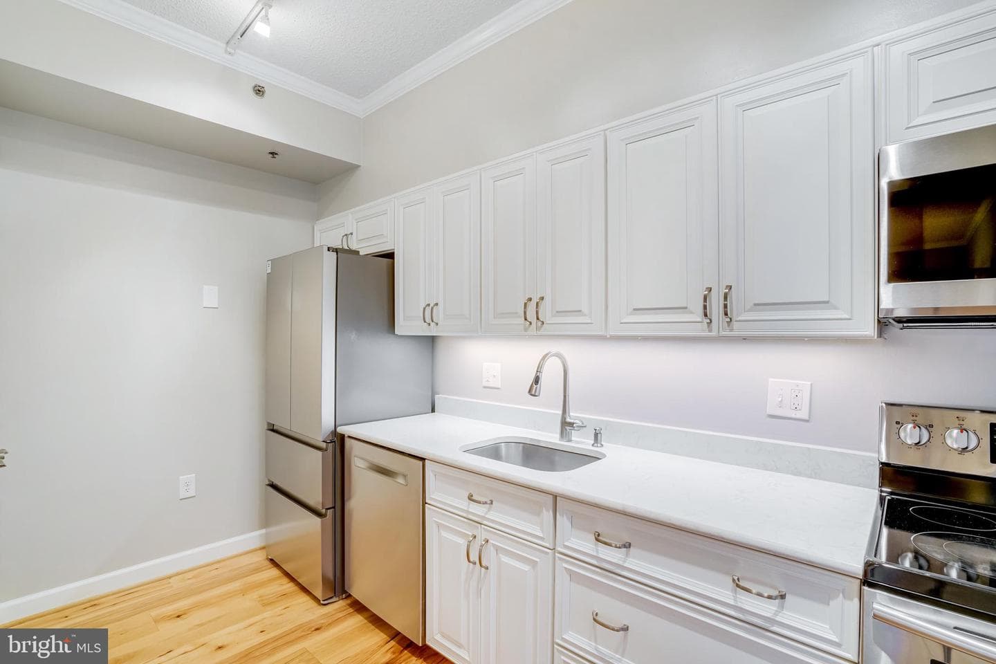 1211 S Eads Street S #1803 photo 2